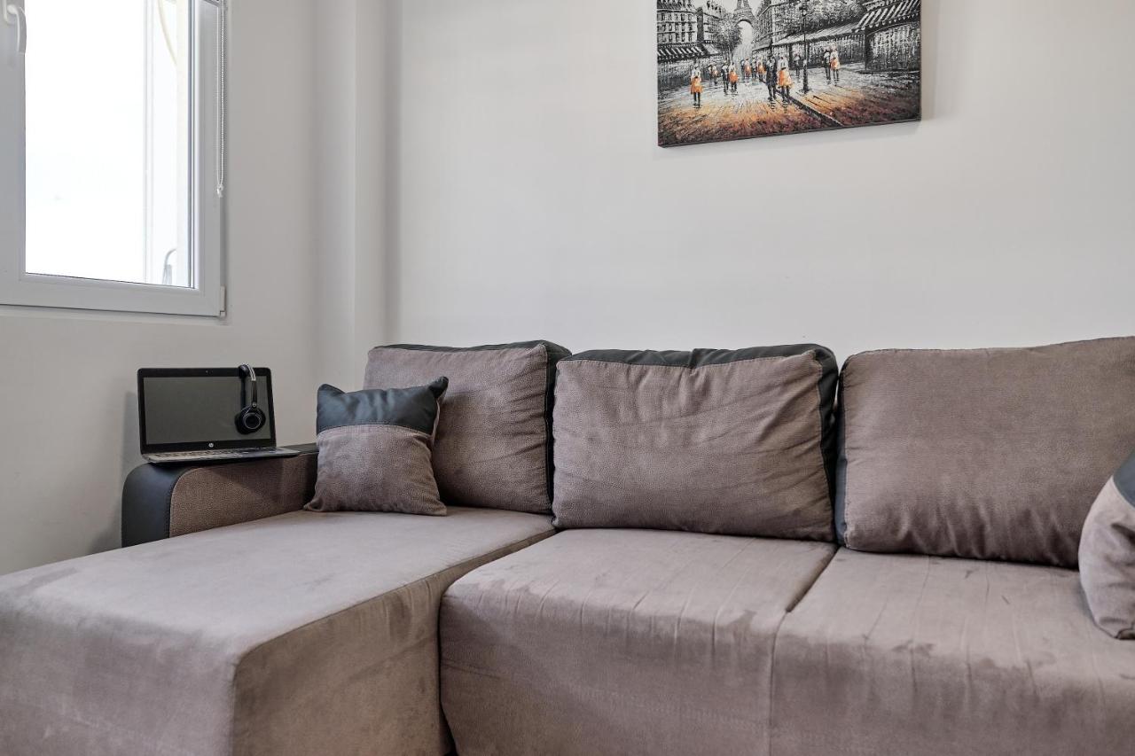 Cozy Apartment With Balcony On The Black Sea- Part Of The Family 'Vicki Apart Varna ภายนอก รูปภาพ