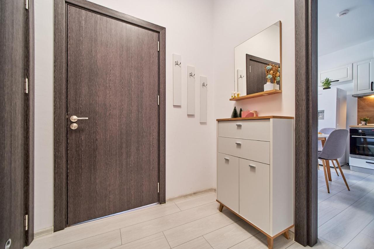 Cozy Apartment With Balcony On The Black Sea- Part Of The Family 'Vicki Apart Varna ภายนอก รูปภาพ