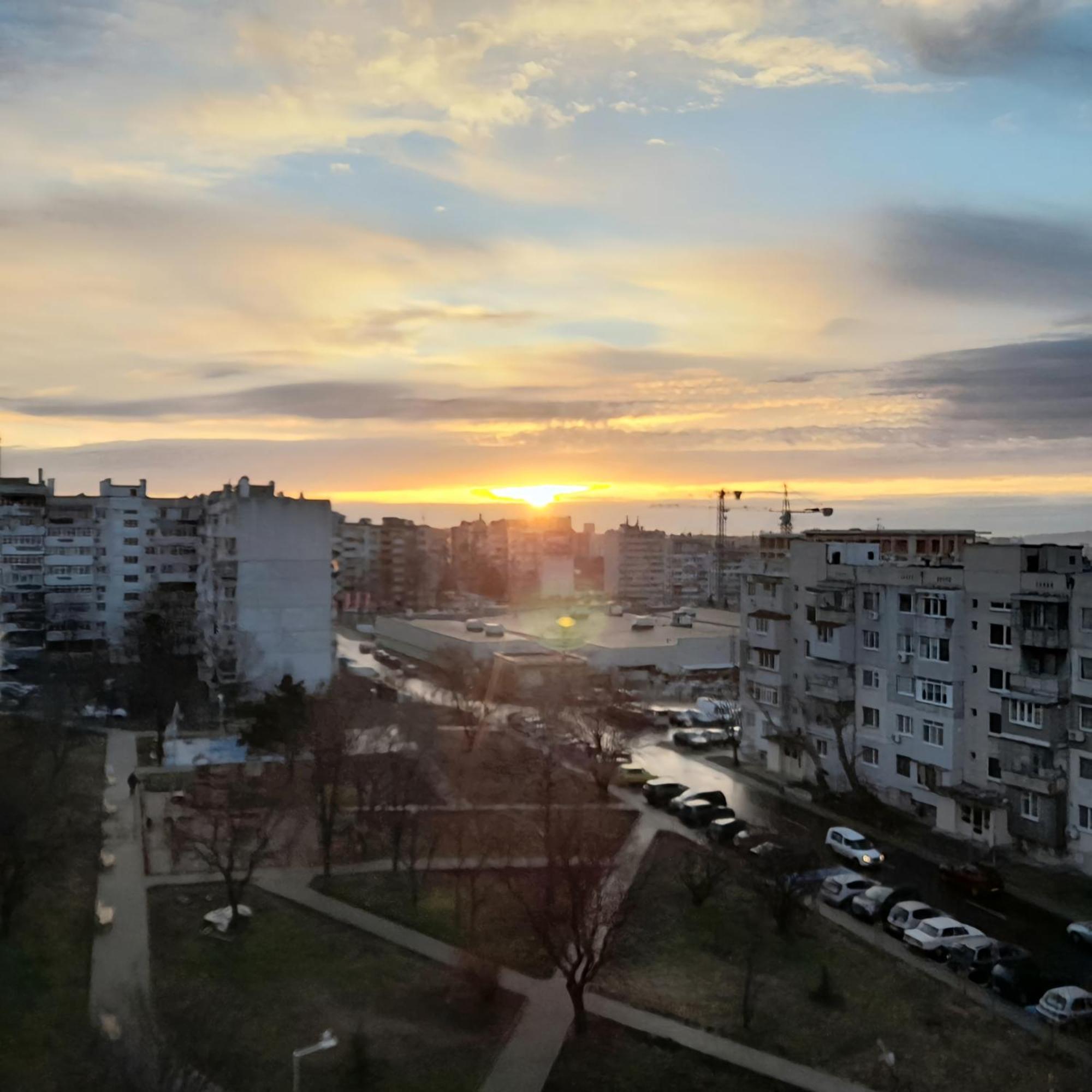 Cozy Apartment With Balcony On The Black Sea- Part Of The Family 'Vicki Apart Varna ภายนอก รูปภาพ